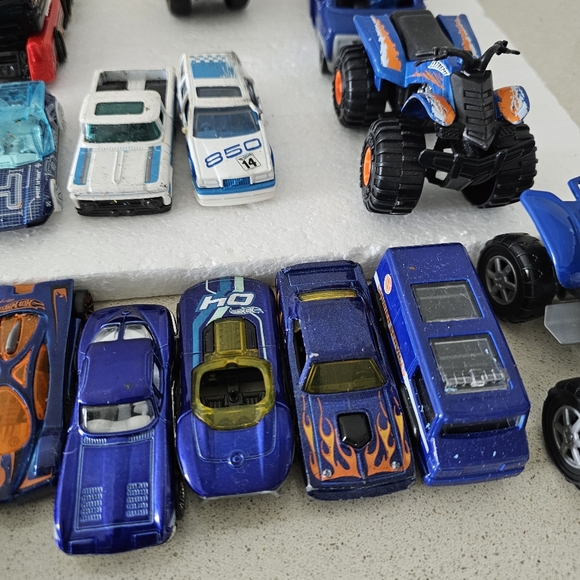 Hot Wheels Car Lot Vintage 1:64 Toy Diecast Plastic Collectible LIQUIDATION SALE - Picture 6 of 13
